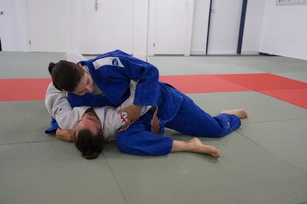 Kuzure-kesa-gatame